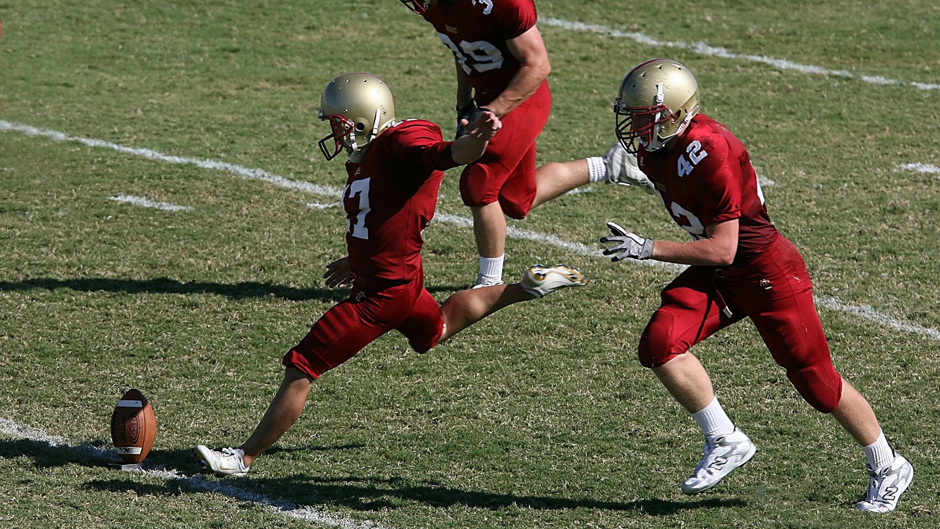 詹姆斯带头组织封闭训练强调纪律优先，詹姆斯谈封盖队友